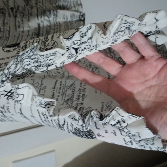 T Tahari Large Hidden Button Front With Bell Type Sleeve - Picture 4 of 11